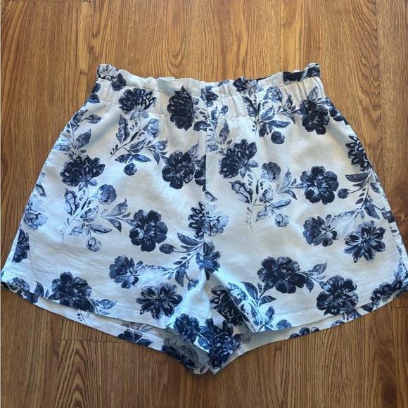 Lush blue&white floral shorts - Picture 9 of 9